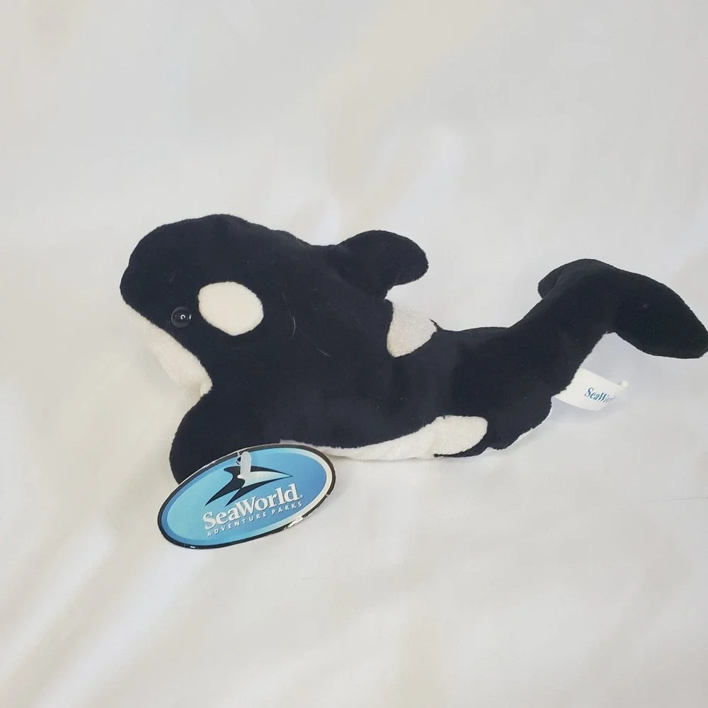 SeaWorld Shamu Orca Plush Stuffed Animal Black White Killer Whale 9 Inch Nwt